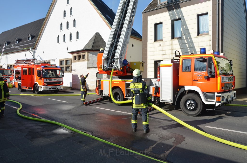 Feuer 3 Dachstuhlbrand Koeln Rath Heumar Gut Maarhausen Eilerstr P262.JPG